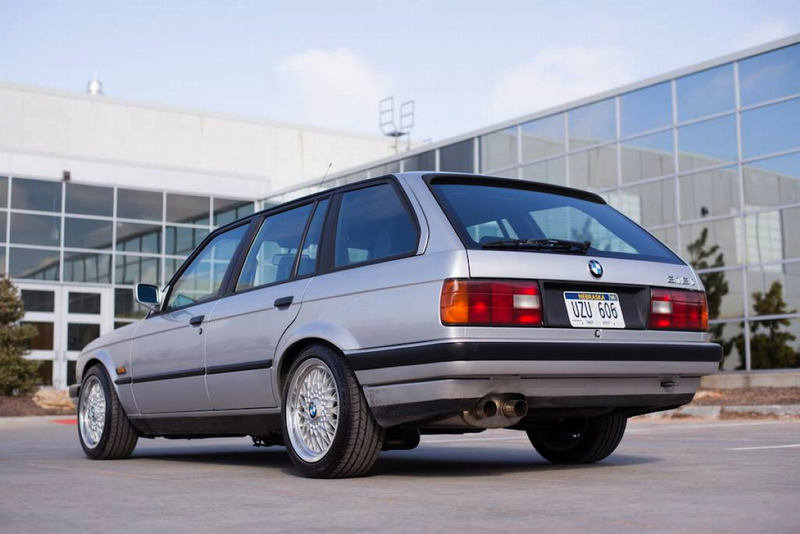 Illustration for article titled At $35,000, Is This S54-Imbued 1990 BMW 318i Touring the Holy Grail or Just Holy Cow?